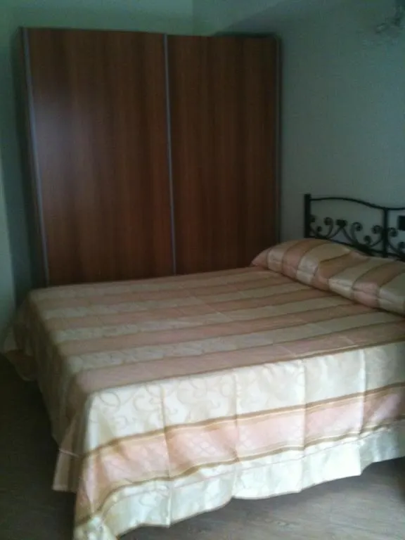 Reggio Central House Low Cost Per 4